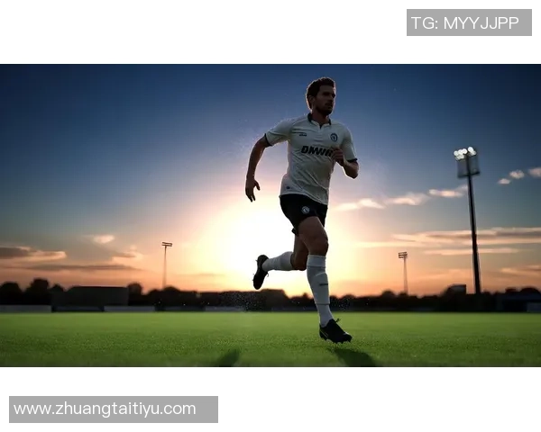 闪耀绿茵场的魅力之星戴项链的足球明星们的时尚风采